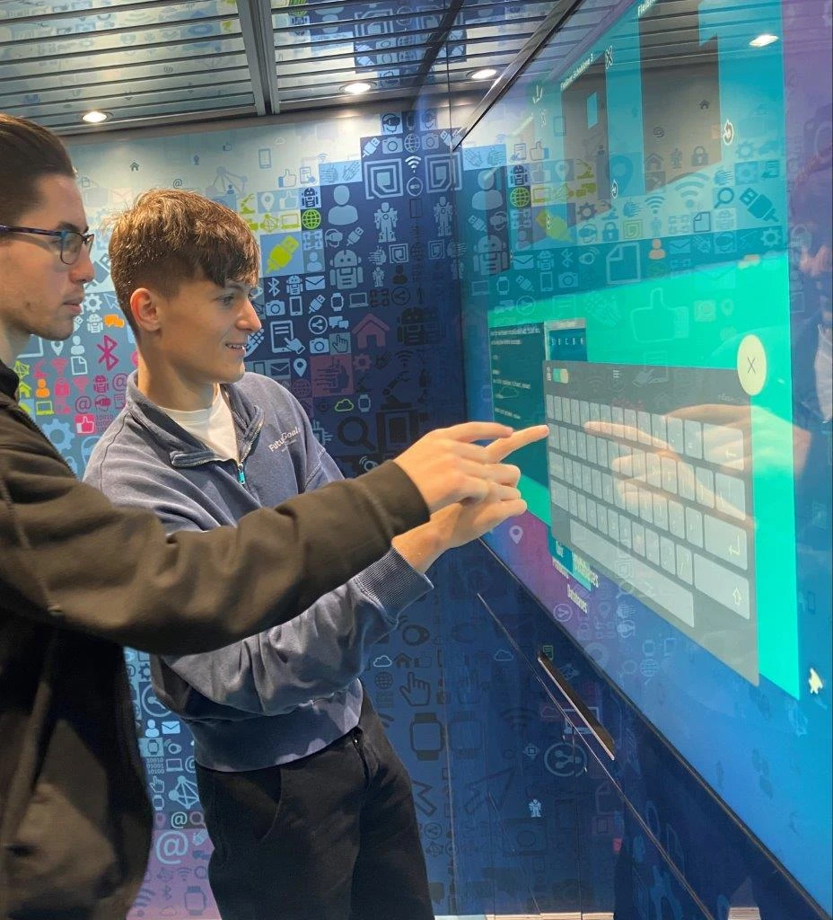 2024 10 Lender Gymnasium WiInf Exkursion (2)