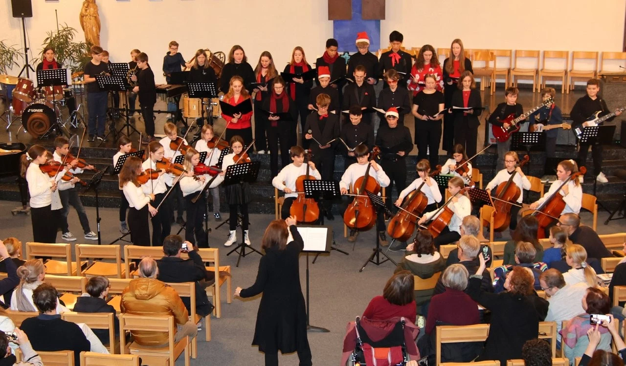 2024 12 2024 12 Lender Gymnasium Musik Weihnachtskonzert (1)