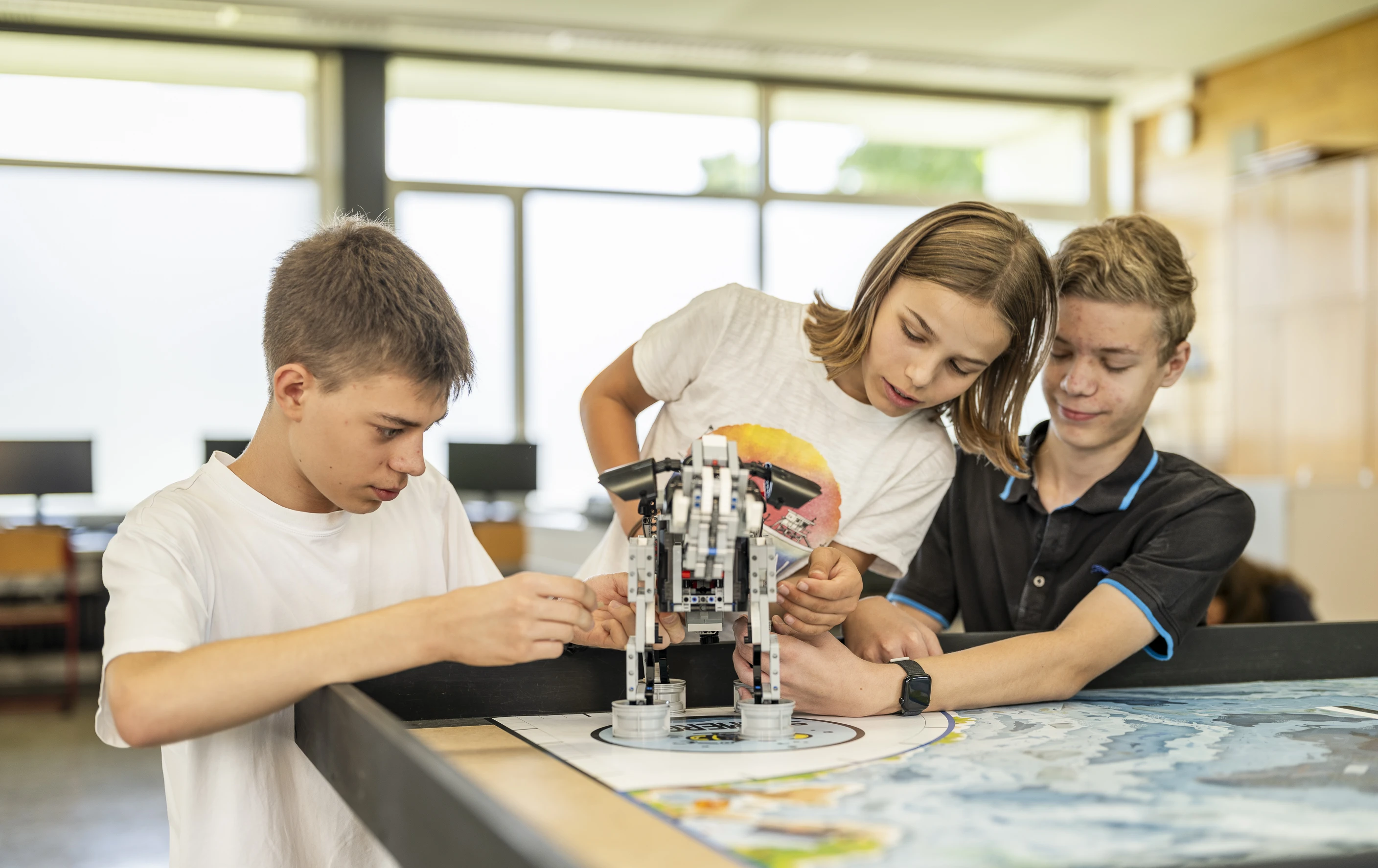 2025 Lender Gymnasium AG Robotik Aufbauen (1)