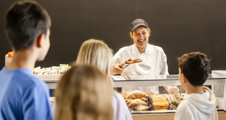 2025 Lender Gymnasium Cafeteria Pausenverkauf (2)