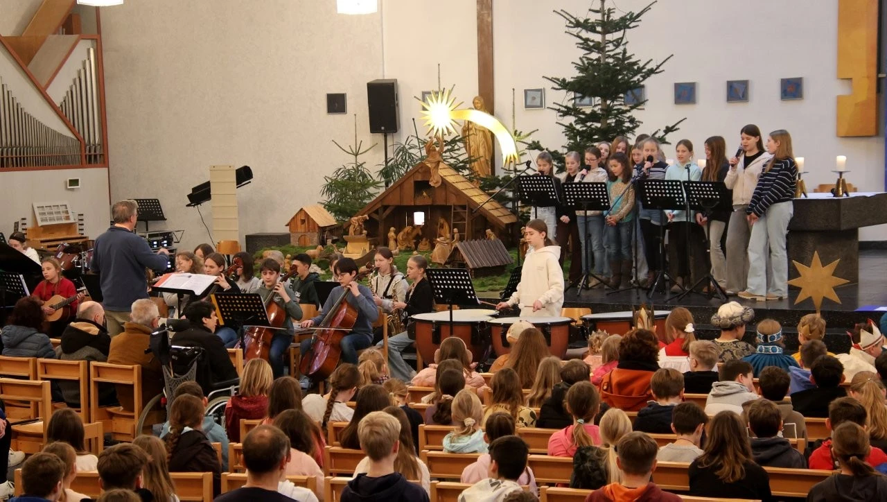 2025 Lender Gymnasium Schulseelsorge Sternsinger Godie (1)