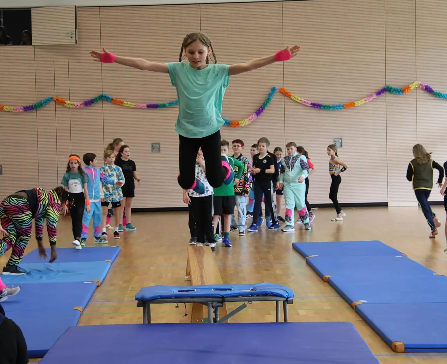 2025 02 Lender Gymnasium Schulleben Sextanerfastnacht (05)