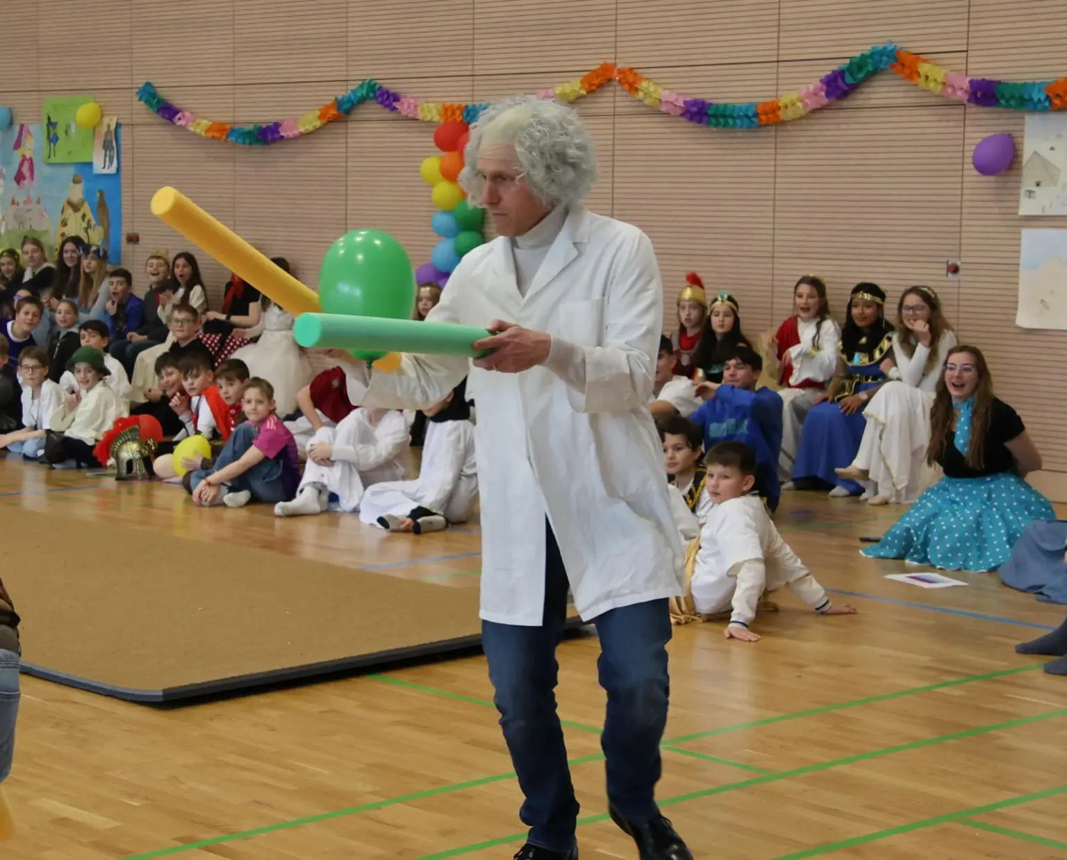 2025 02 Lender Gymnasium Schulleben Sextanerfastnacht (06)