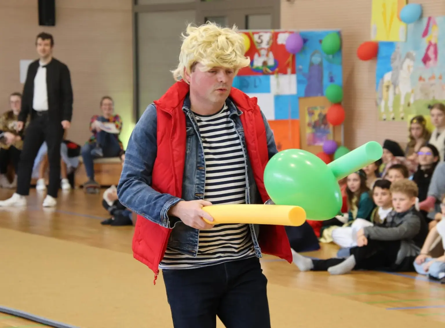 2025 02 Lender Gymnasium Schulleben Sextanerfastnacht (08)