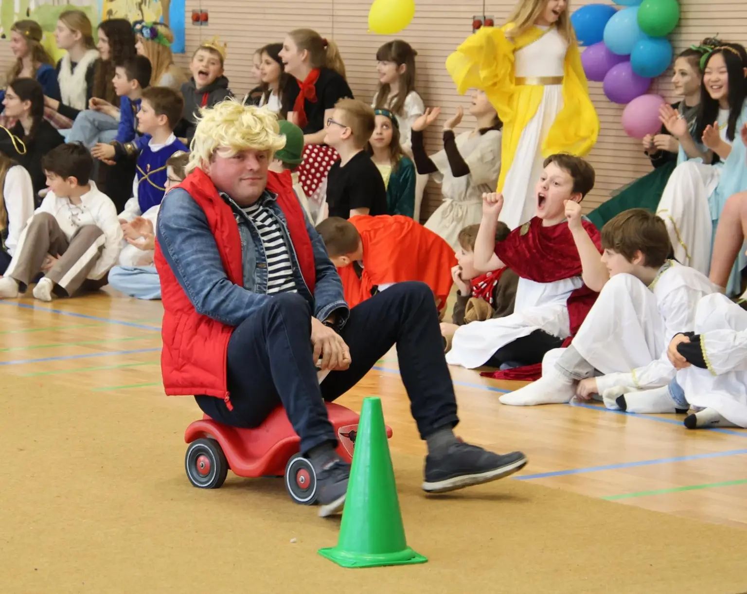 2025 02 Lender Gymnasium Schulleben Sextanerfastnacht (09)