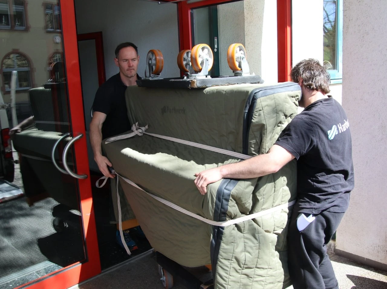 2025 04 Lender Gymnasium Musik Spende Musikinstrumente (3)