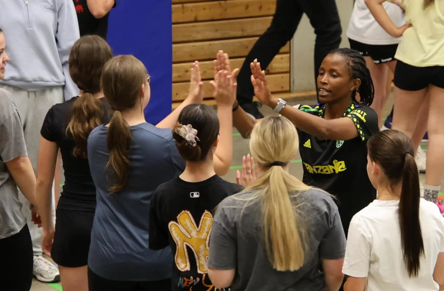 2025 05 Lender Gymnasium Sport Tansania Projekt (02)