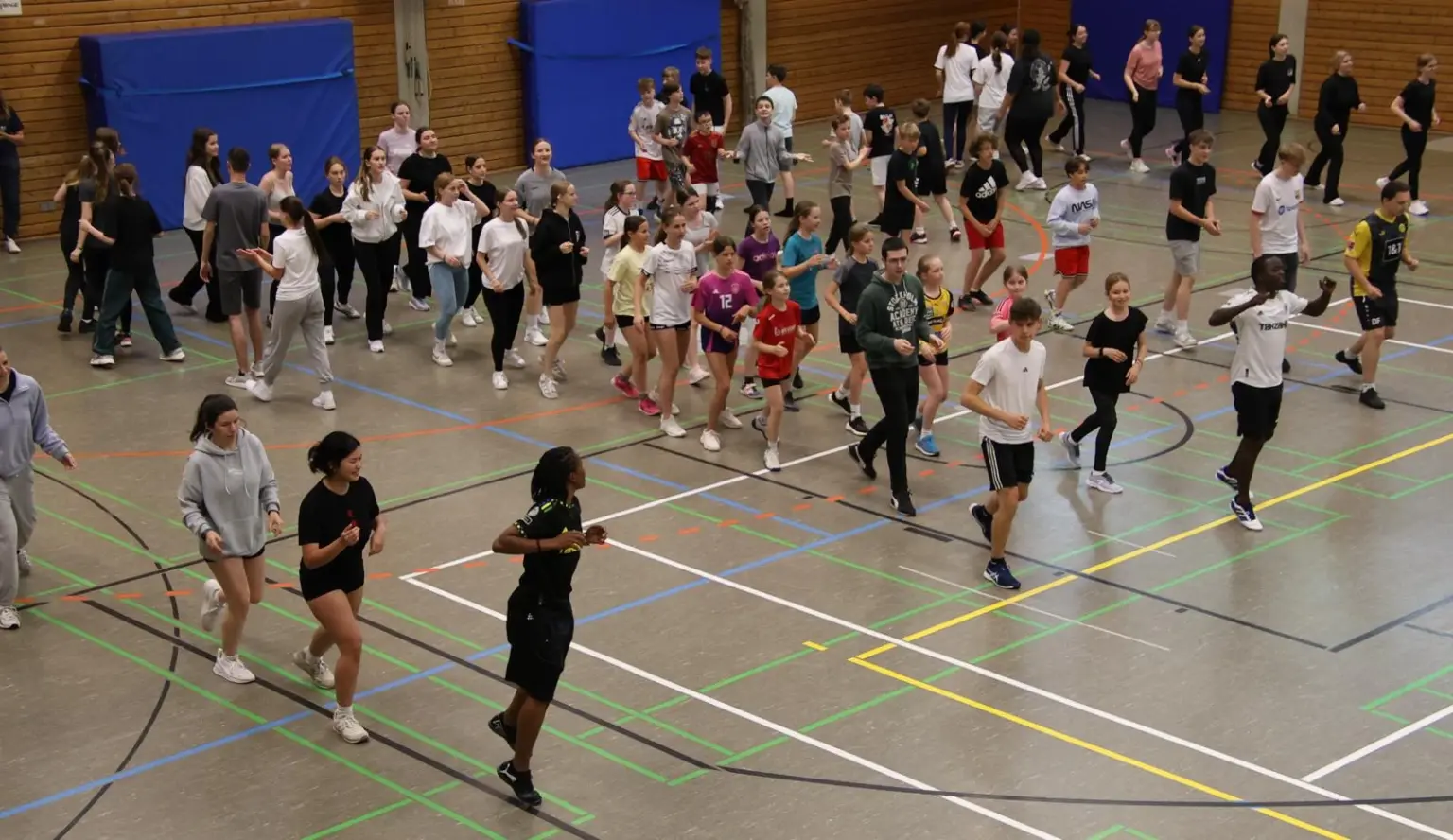 2025 05 Lender Gymnasium Sport Tansania Projekt (03)