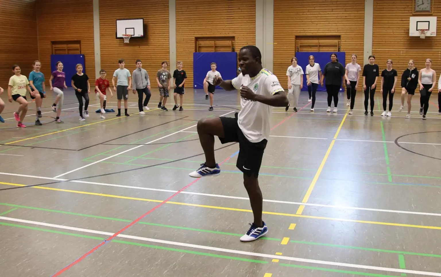 2025 05 Lender Gymnasium Sport Tansania Projekt (08)