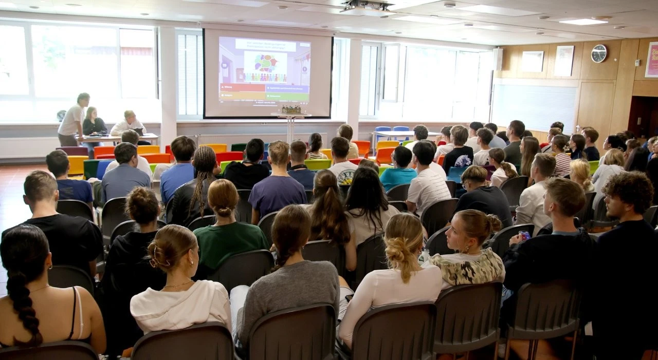 2025 07 Lender Gymnasium GmK Miniatur Bundestag (4)
