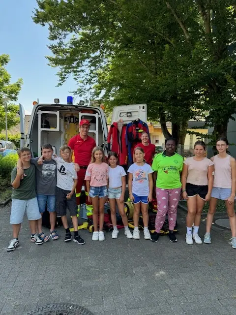 2025 07 Lender Gymnasium Sanitäter AG DLRG (1)