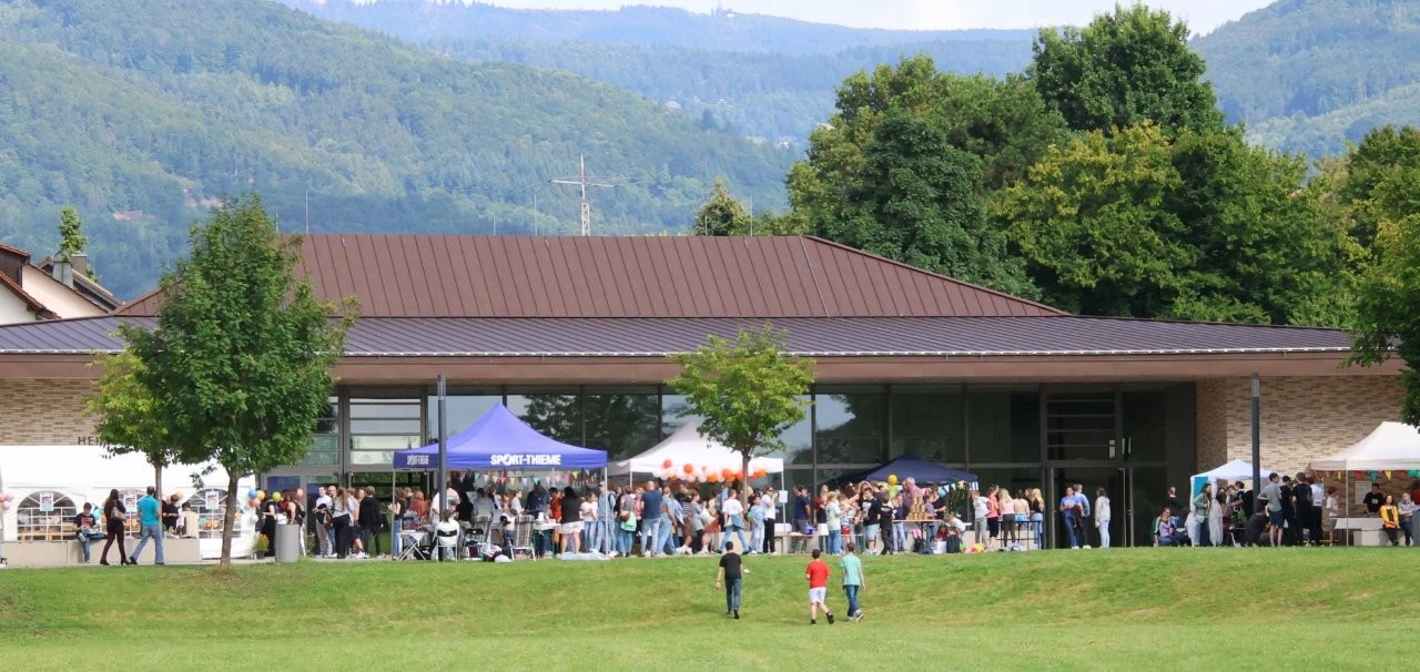 2025 07 Lender Gymnasium Schulleben Schulfest (01)